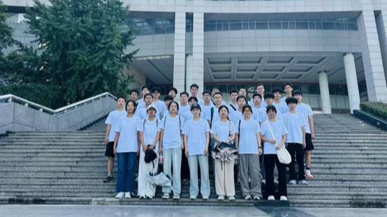 2025级本科电子信息科学与技术2班